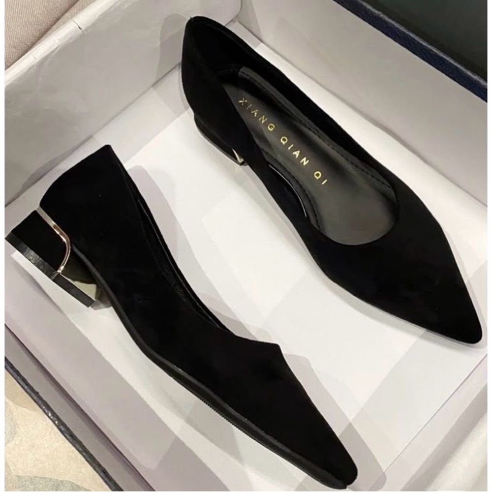 Women’s Black XIANG QIAN QI FLATS With 1 Inch Heel. SIZE (41) US SIZE 9-10, NEW